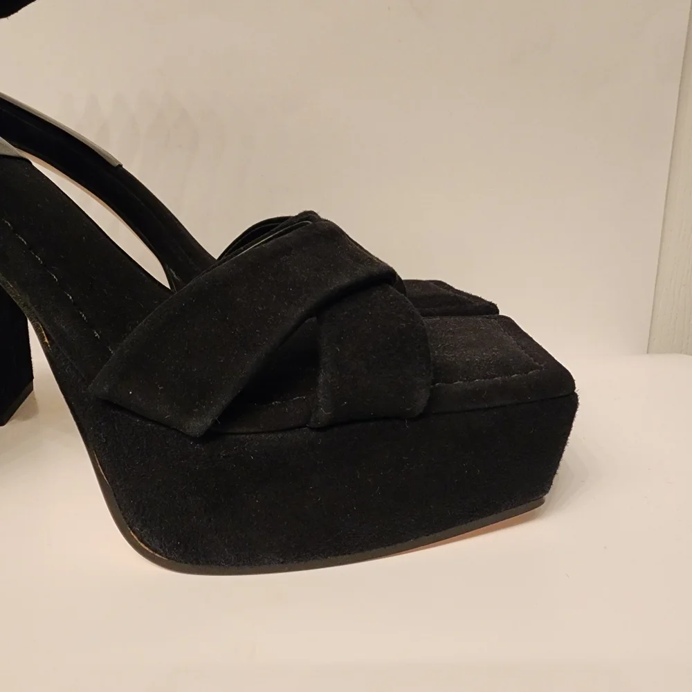 Good American Suede Platform Heels Ankle Strap Black Size 11 (Missing 1 Strap)